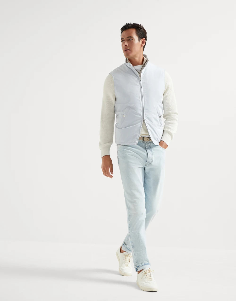 Water-resistant microfiber vest with Thermore® padding