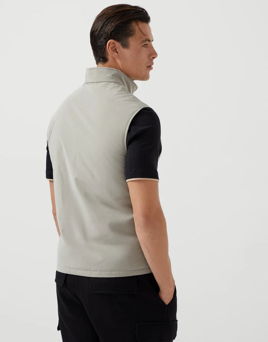 Water-resistant microfiber vest with Thermore® padding