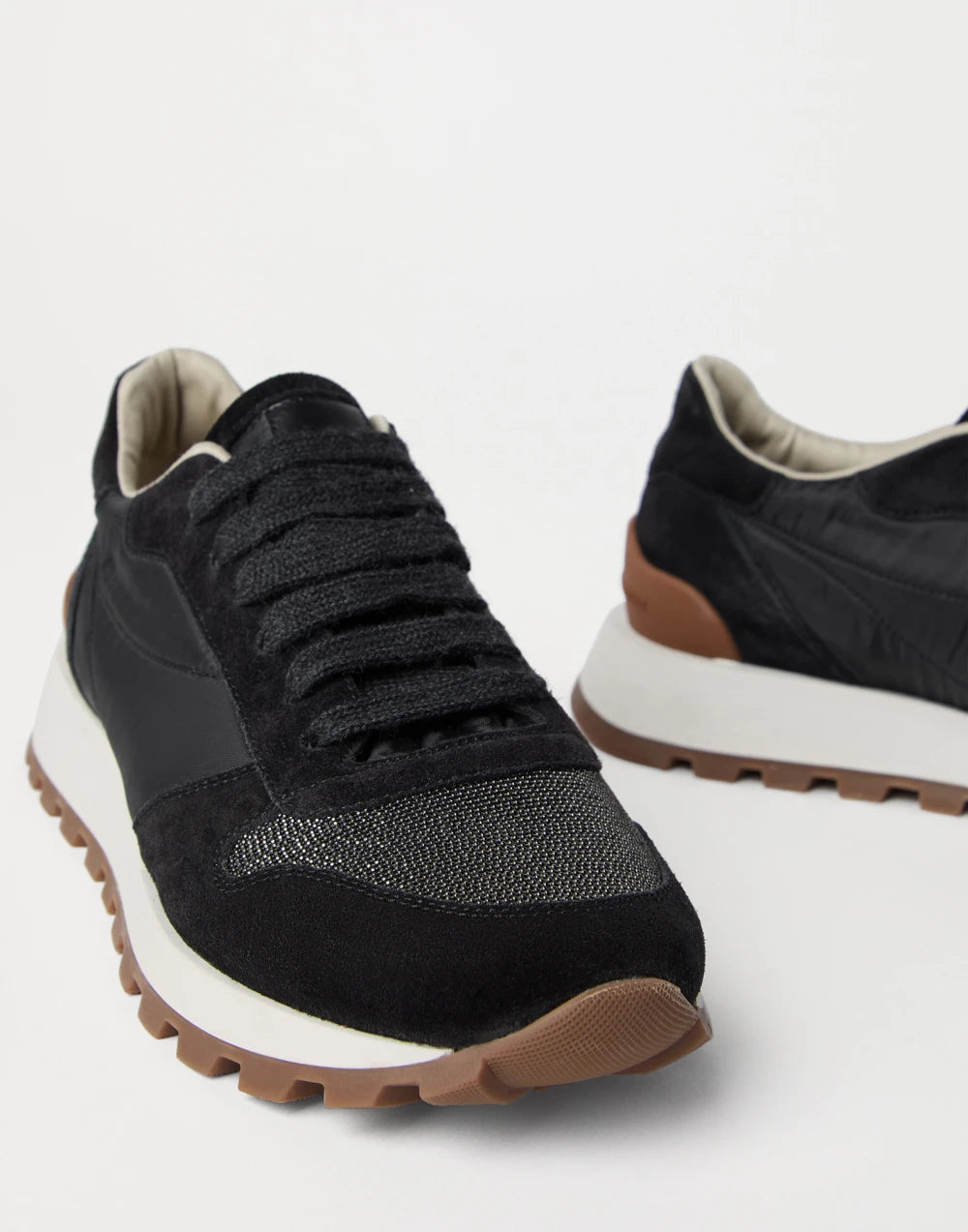 Suede and techno fabric runners with precious toe