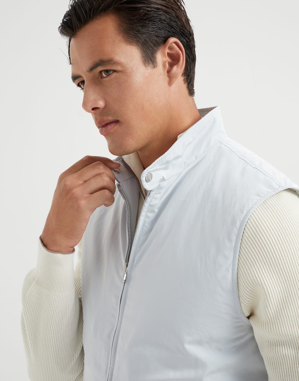 Water-resistant microfiber vest with Thermore® padding