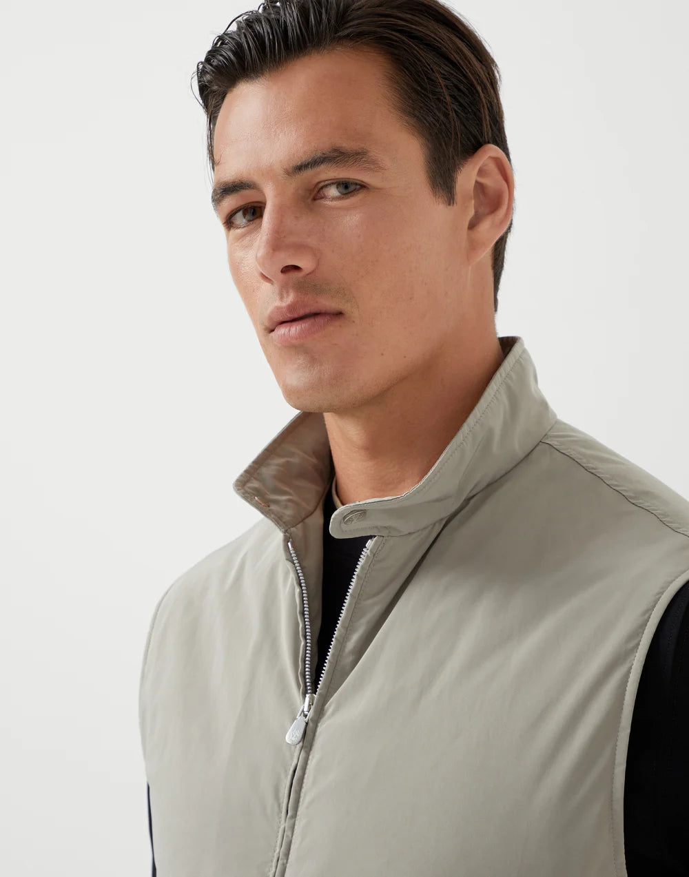 Water-resistant microfiber vest with Thermore® padding