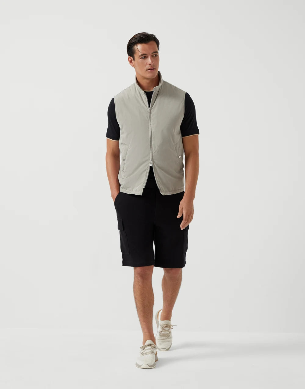 Water-resistant microfiber vest with Thermore® padding