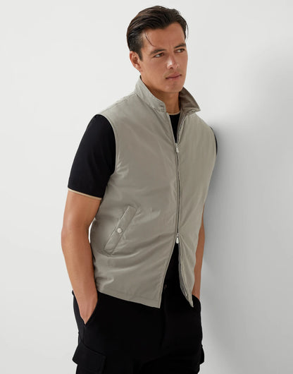 Water-resistant microfiber vest with Thermore® padding