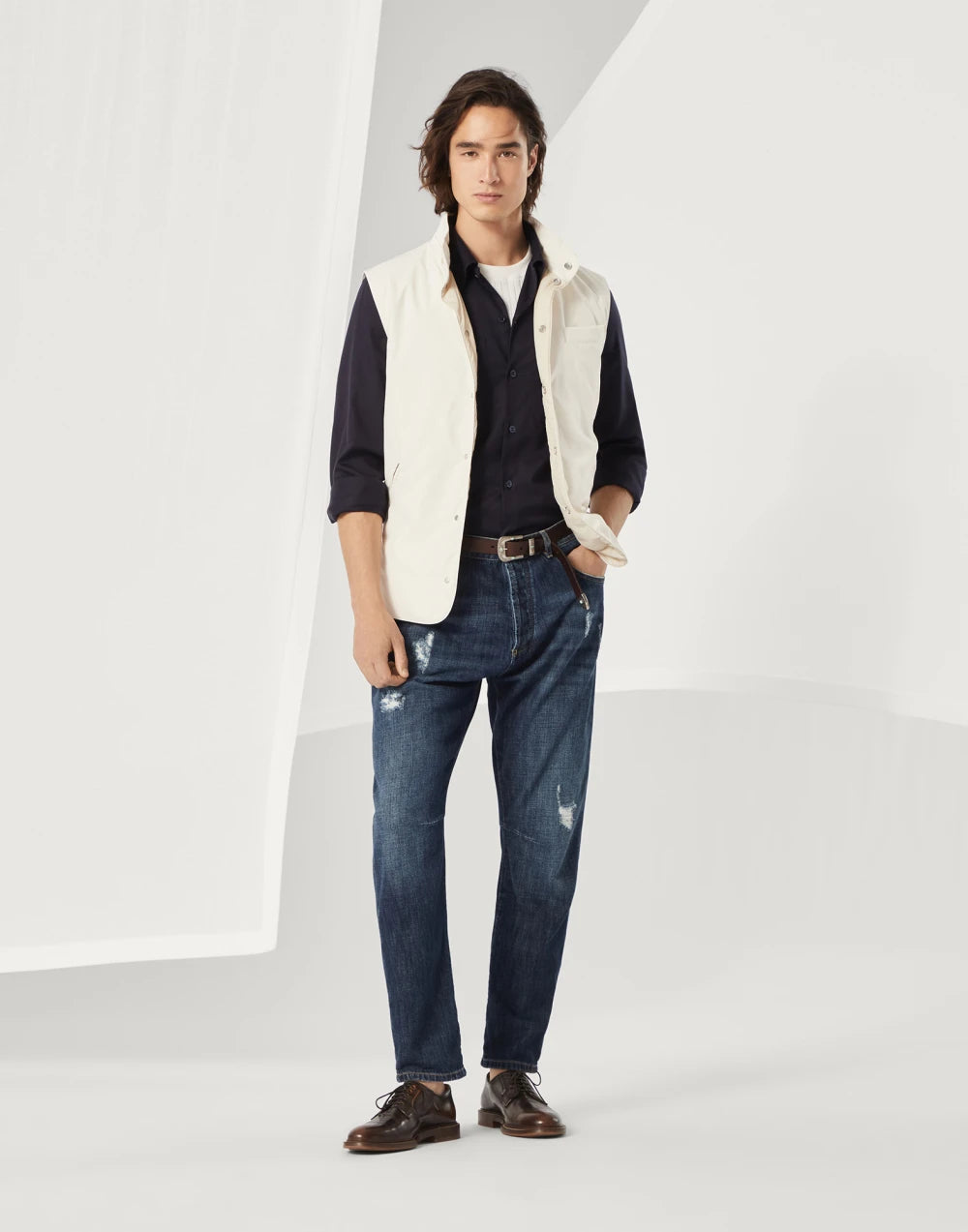Water-resistant microfiber vest with Thermore® padding and detachable hood