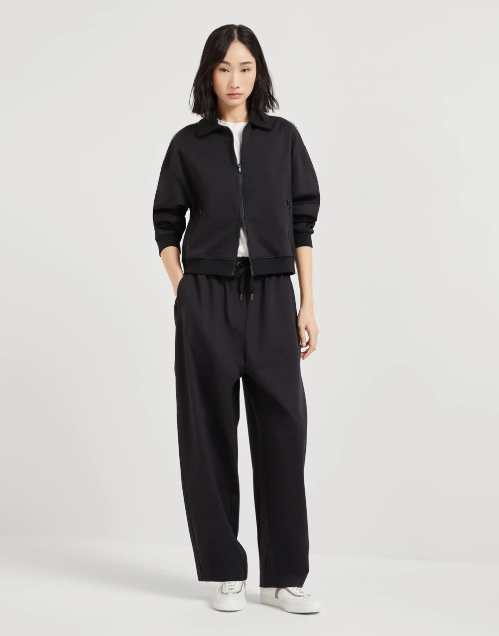 Couture interlock sweatshirt with zipper, piping and monili