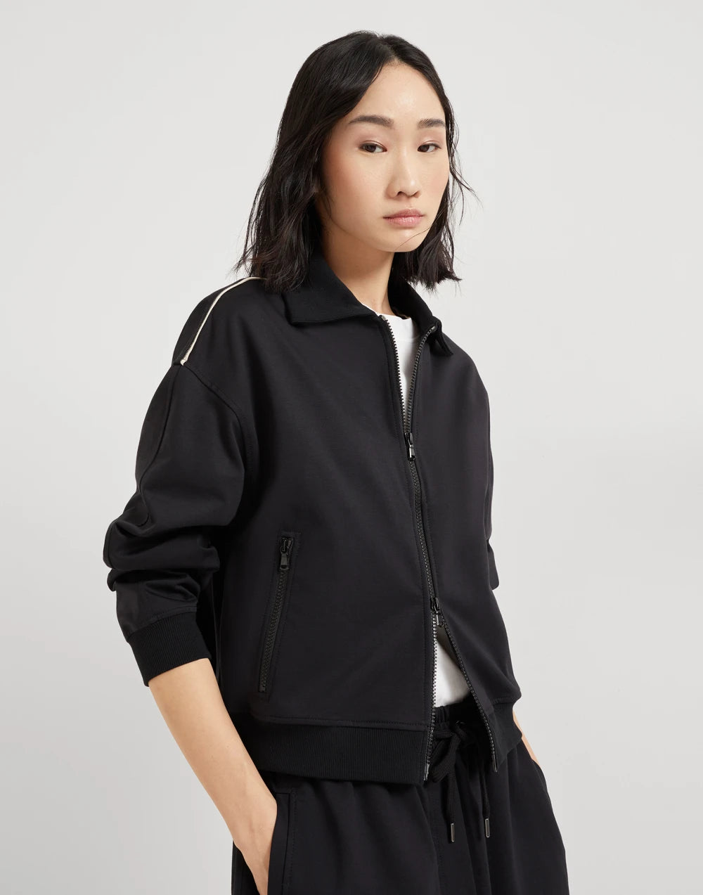 Couture interlock sweatshirt with zipper, piping and monili