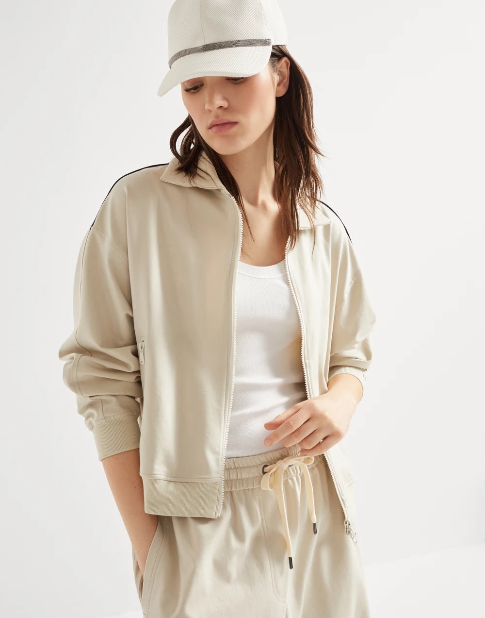 Couture interlock sweatshirt with zipper, piping and monili
