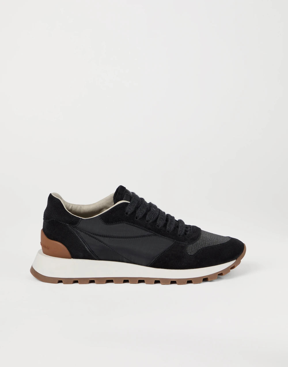 Suede and techno fabric runners with precious toe
